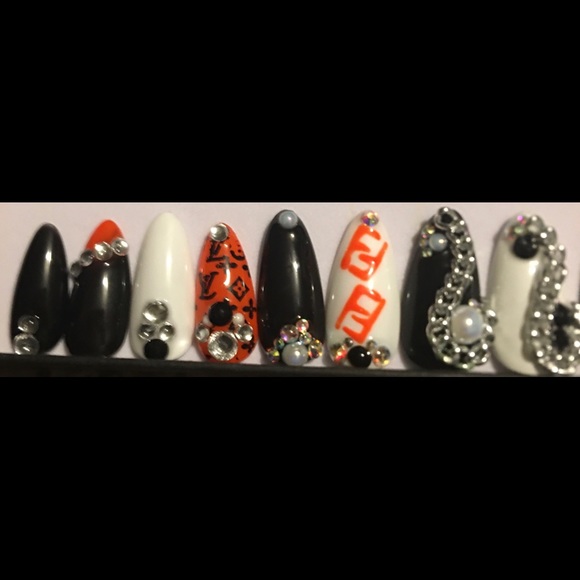 🍊 Orange deelite Press on Nails - Picture 2 of 5